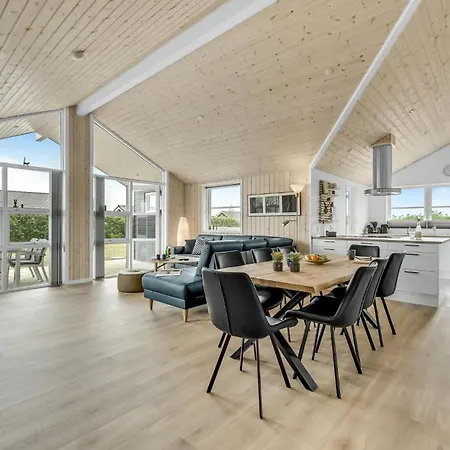 3 Bedroom Amazing In Holiday home